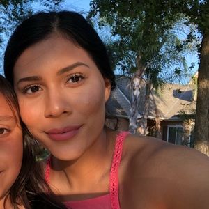 Meet your Posher, Liz